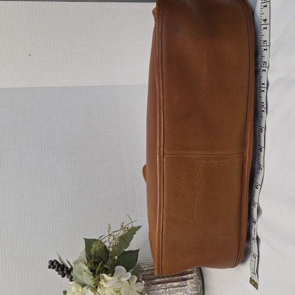 VTG COACH MUSETTE 1970'S Handbag Color: TAN Saddle Bag - Picture 14 of 14